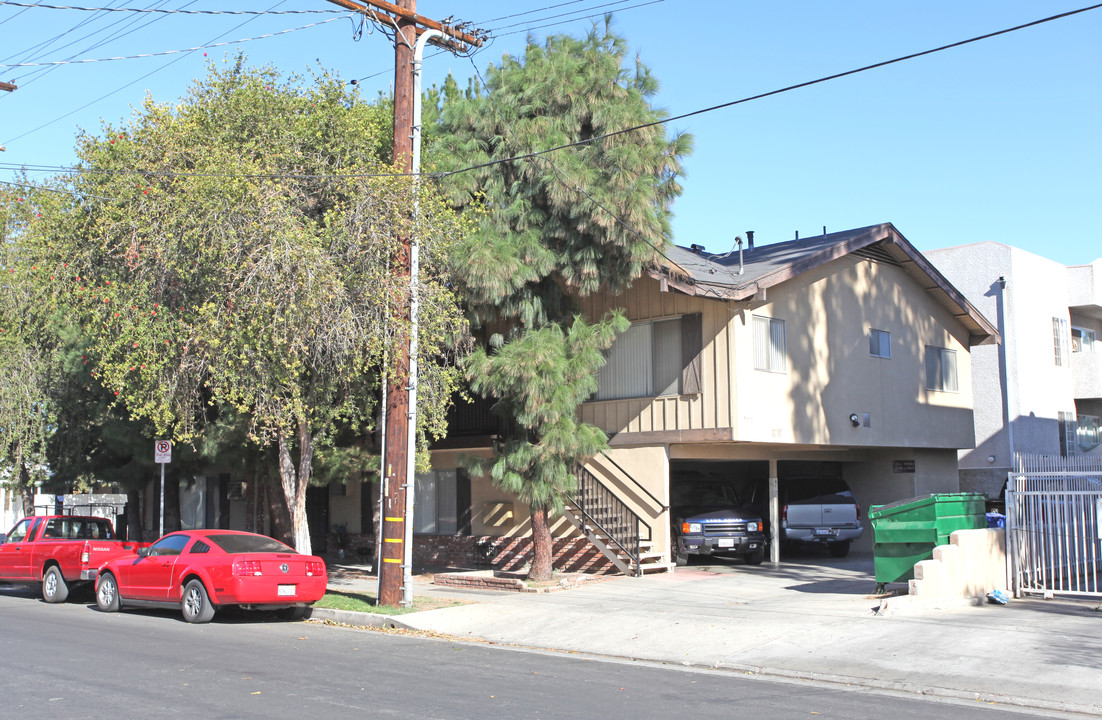 7356 Eton Ave in Canoga Park, CA - Building Photo