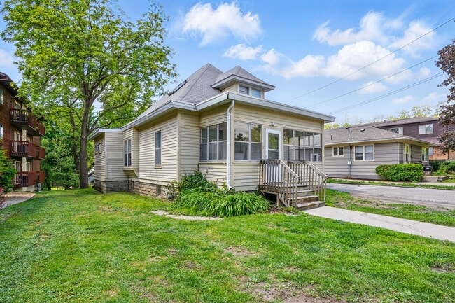 property at 31 Lincoln Ave