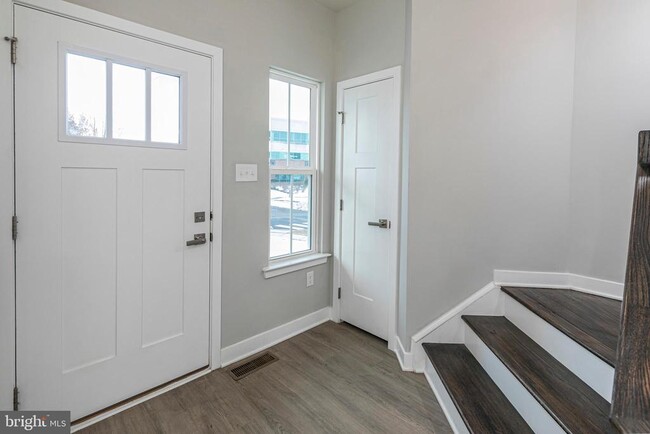 2410 Lenox Dr in Lawrence Township, NJ - Building Photo - Building Photo