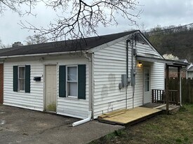 114 Spring St, Unit B in Frankfort, KY - Building Photo