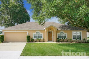 964 Cascades Park Trail in DeLand, FL - Building Photo