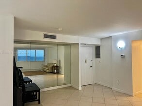 7135 Collins Ave, Unit 702 in Miami, FL - Building Photo - Building Photo