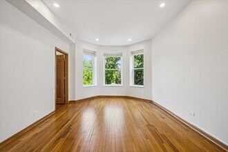 2751 W Logan Blvd in Chicago, IL - Building Photo - Building Photo