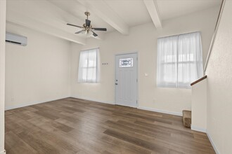 320 W Clark St in Medford, OR - Building Photo - Building Photo