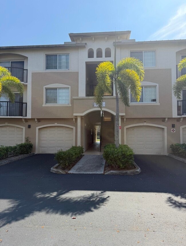 property at 100 Crestwood Ct N