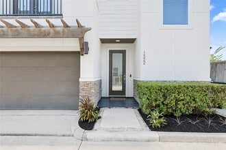 1222 Upton St in Houston, TX - Foto de edificio - Building Photo
