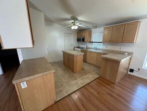 10624 Joshua Rd in Apple Valley, CA - Building Photo - Building Photo