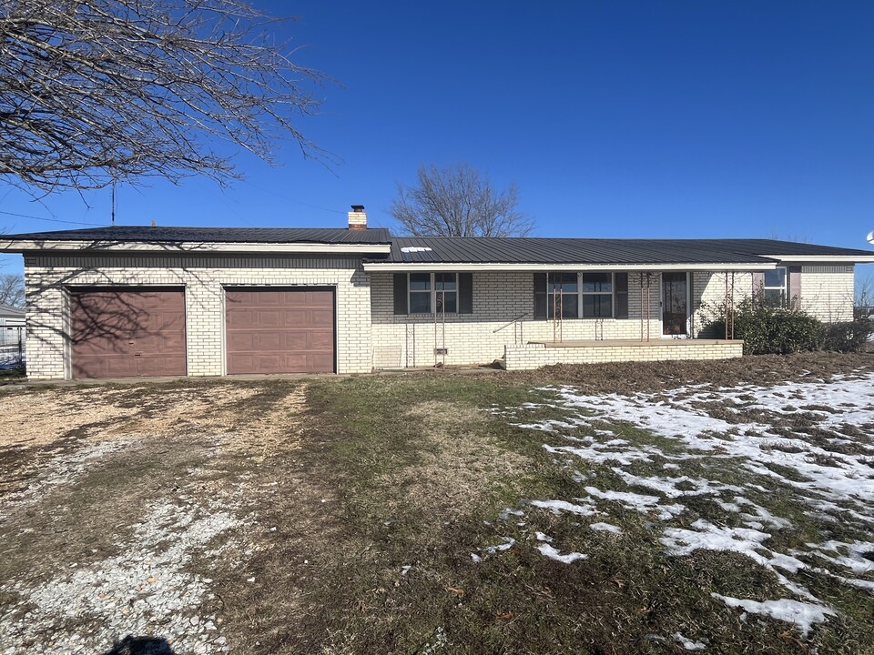 24430 CR 1550 in Allen, OK - Building Photo