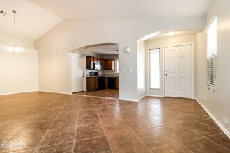 1609 S 79th Glen in Phoenix, AZ - Foto de edificio - Building Photo