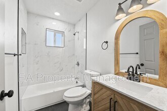 804 Aztec Rd NW in Albuquerque, NM - Building Photo - Building Photo