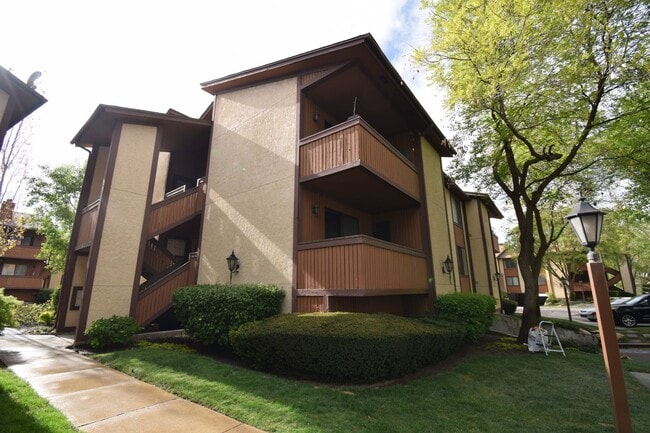 property at 6852 Countrywoods Cir