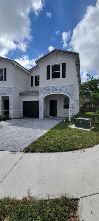 1010 SE 26th Ter in Homestead, FL - Building Photo