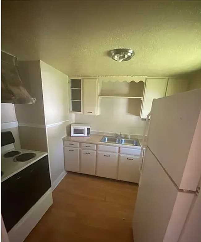4245 Woodlawn Ave in Beaumont, TX - Building Photo - Building Photo