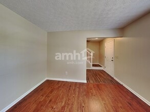 8612 Oak Creek Dr in Lewis Center, OH - Building Photo - Building Photo