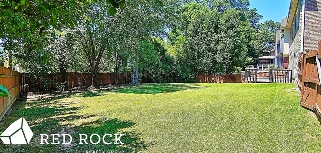 2300 Woodland Cir in Birmingham, AL - Building Photo - Building Photo