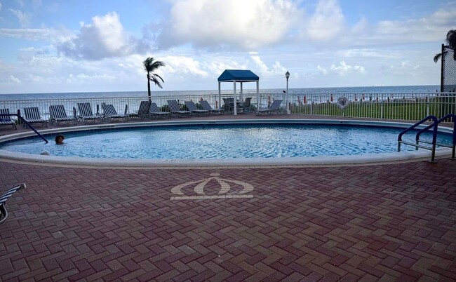 3850 Galt Ocean Dr, Unit 210 in Fort Lauderdale, FL - Foto de edificio - Building Photo
