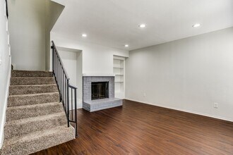 2805 Meadow Park Dr in Bedford, TX - Building Photo - Building Photo