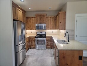 61083 Ambassador Dr in Bend, OR - Foto de edificio - Building Photo