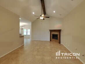 4206 Sapphire Ln in Granbury, TX - Building Photo - Building Photo