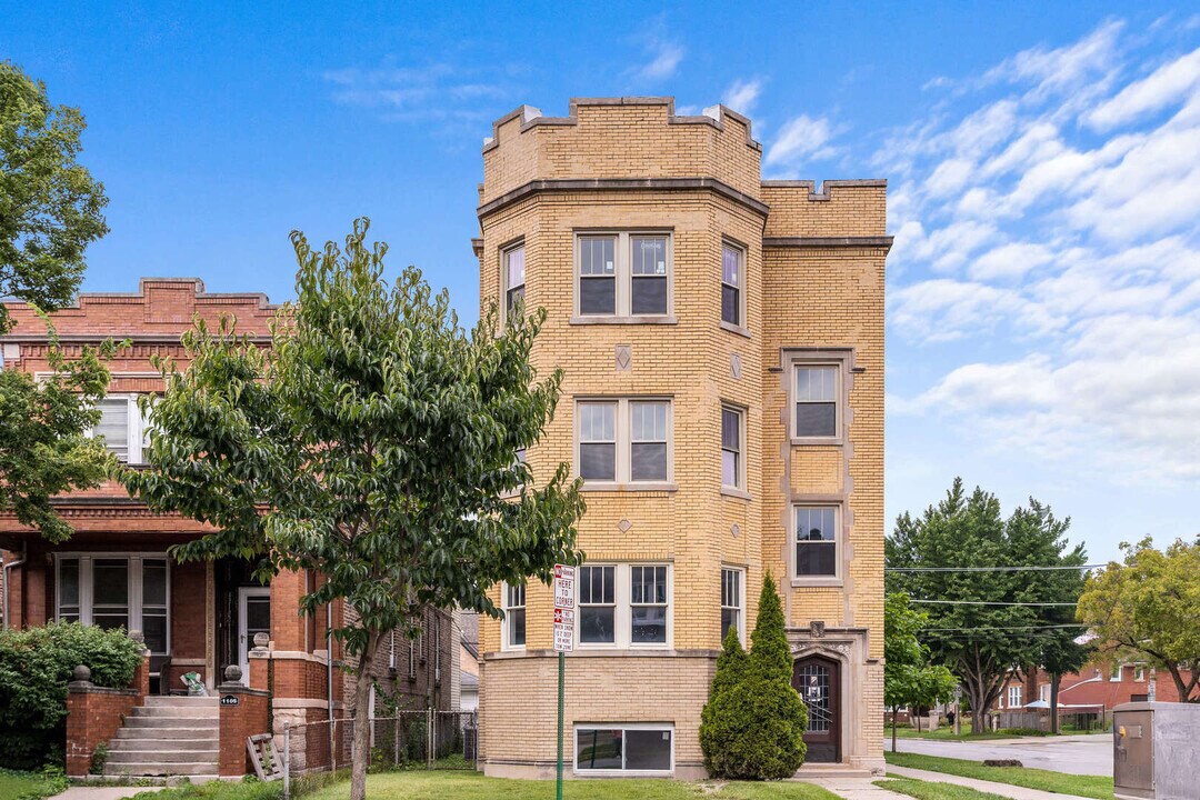 1101 S Oak Park Ave in Oak Park, IL - Building Photo