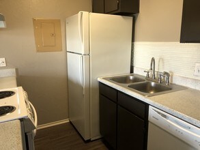 Crestwood Apartments in Azle, TX - Foto de edificio - Building Photo