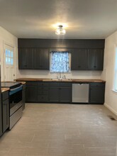 906 N Garfield Ave in Sand Springs, OK - Building Photo - Building Photo