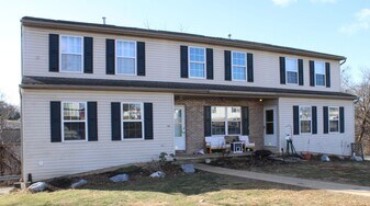 213 Ark Dr in Dallastown, PA - Building Photo