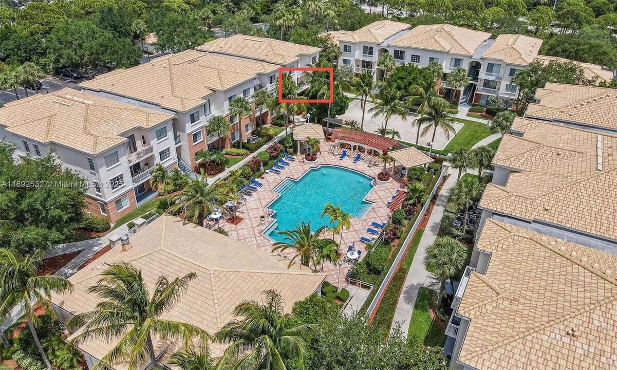 4202 Myrtlewood Cir E in Palm Beach Gardens, FL - Building Photo