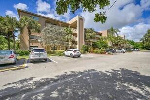 1604 Abaco Dr in Coconut Creek, FL - Building Photo