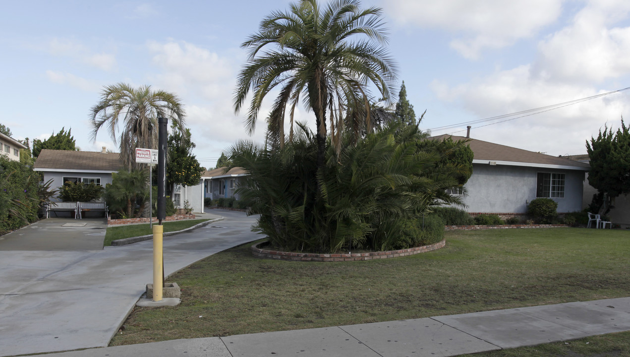 7311 9th St in Buena Park, CA - Building Photo