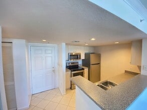 1801 N Flagler Dr, Unit 432 in West Palm Beach, FL - Building Photo - Building Photo