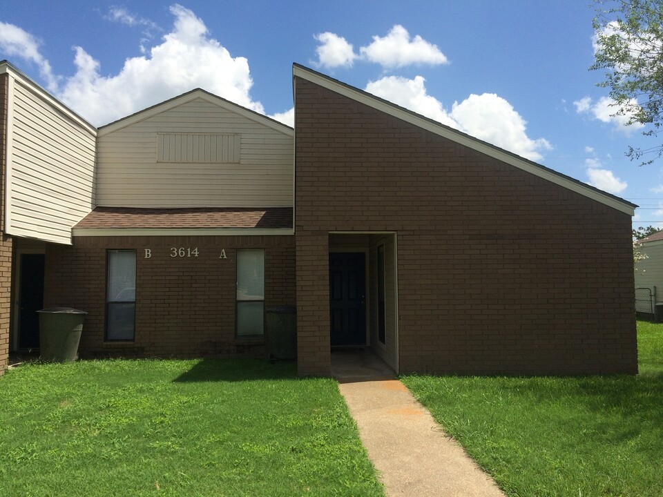 3614 Choctaw St in Bryan, TX - Foto de edificio