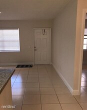 10477 NW 7th St in Pembroke Pines, FL - Building Photo - Building Photo