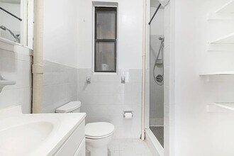 242 Mulberry St, Unit 12 in New York, NY - Building Photo - Building Photo