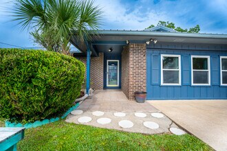 86 Schooner Ln in Shalimar, FL - Building Photo - Building Photo
