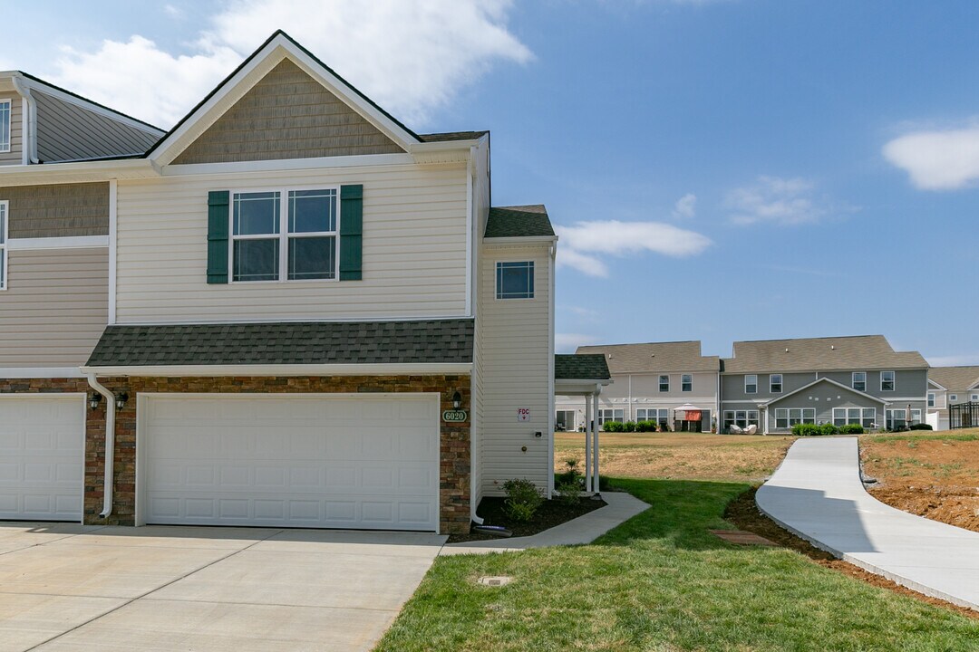6020 Hillside Ln in Spring Hill, TN - Building Photo