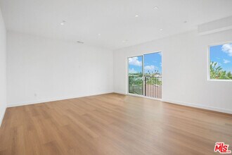 728 Robinson St in Los Angeles, CA - Building Photo - Building Photo