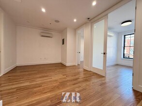 754 Grand St in Brooklyn, NY - Foto de edificio - Building Photo