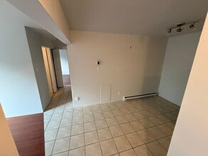 114 Rue des Textiles in Cowansville, QC - Building Photo - Building Photo