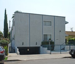 628 Huntley Dr in West Hollywood, CA - Building Photo