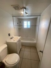 322 Lincoln Ave in Bakersfield, CA - Building Photo - Building Photo