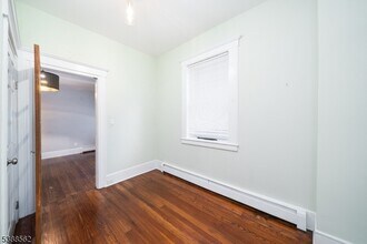 9 Kling St in West Orange, NJ - Building Photo - Building Photo