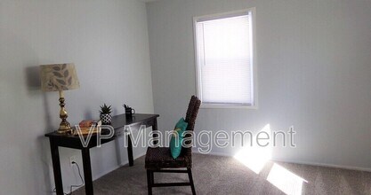 2112 W 69th St in Davenport, IA - Building Photo - Building Photo