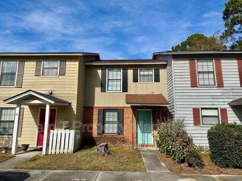 22 Sand Dollar Ln in Savannah, GA - Building Photo