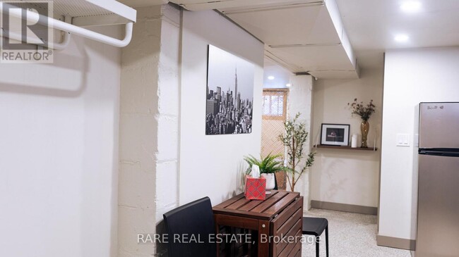 property at 33 Juliet Crescent