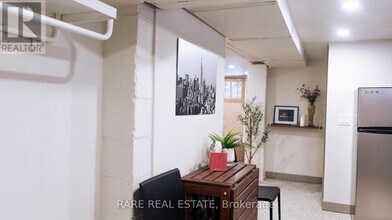 33 Juliet Crescent in Toronto, ON - Building Photo - Building Photo