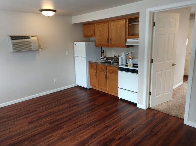 1025 Riverside Dr, Unit C in Waupaca, WI - Building Photo - Building Photo