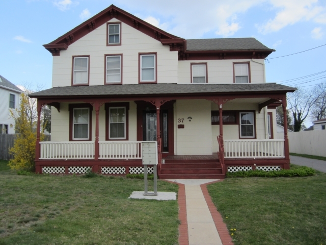 37 Jennings Ave in Patchogue, NY - Building Photo