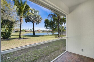 2921 Inlet Cove Ln E in Naples, FL - Foto de edificio - Building Photo