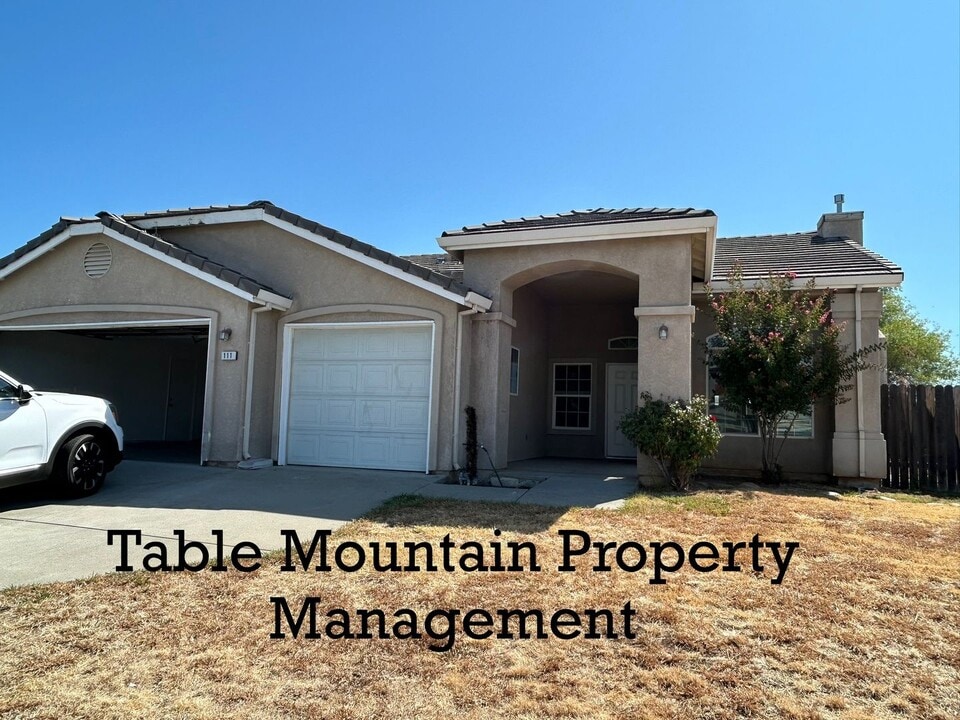 111 Buck Run Dr in Oroville, CA - Building Photo